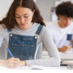 Purple and White Modern Mobile Apps Presentation (1)