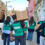 Purple and White Modern Mobile Apps Presentation (3)